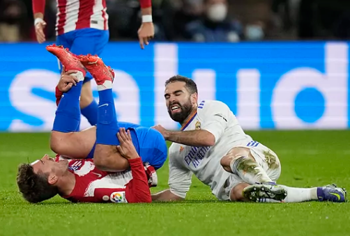 La lesión de Griezmann, otra bronca a Suárez y una mala racha de Simeone: «Toca apuntar al partido a partido»